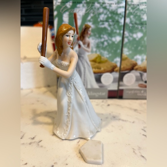 Weddingstar porcelain bride and groom cake topper - Picture 5 of 13